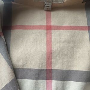 Burberry women shirt. Size S